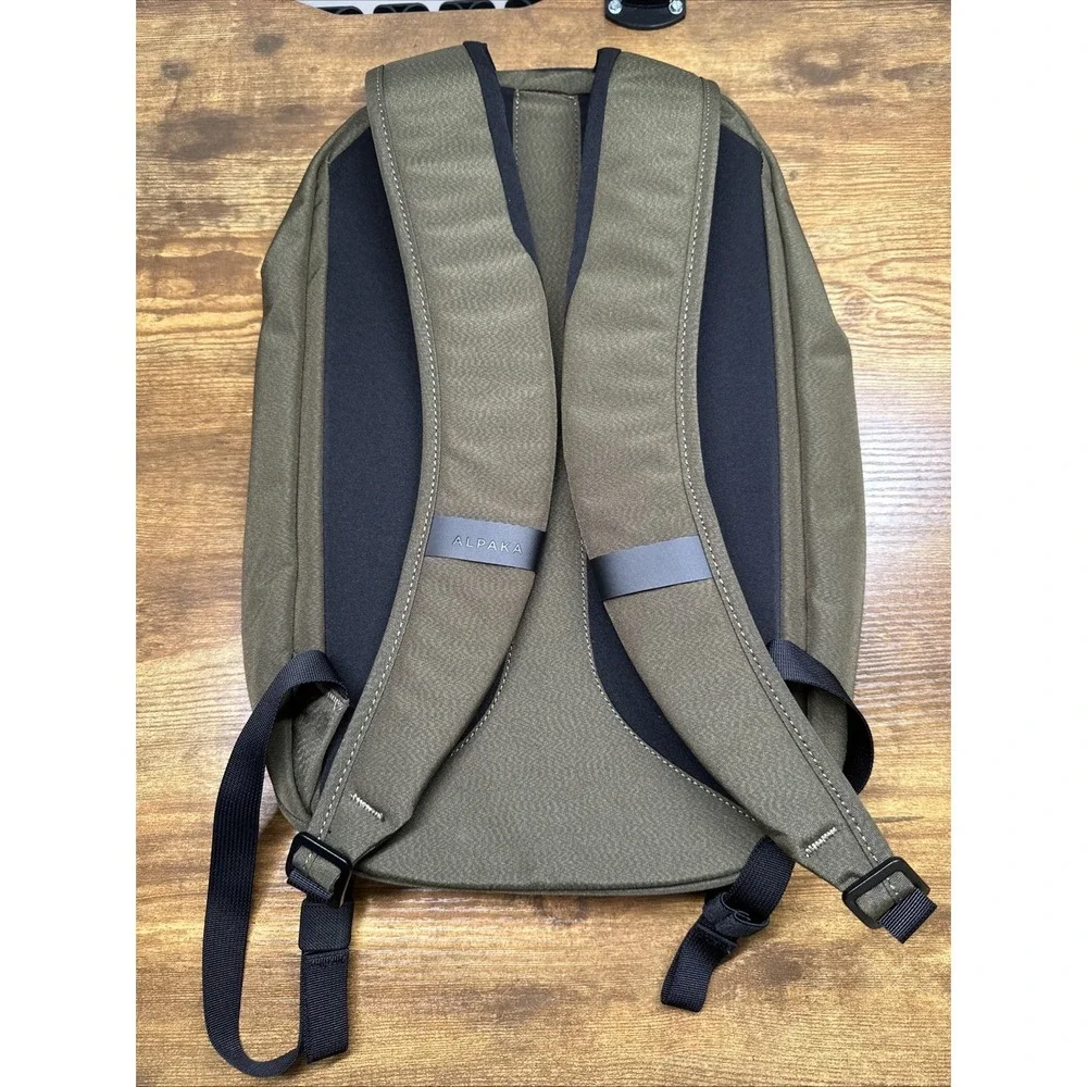 NWOT Alpaka Metro Laptop Bag Backpack Green | Axogrid 210D 12L